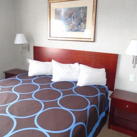 Super 8 By Wyndham Red Deer City Centre Buitenkant foto