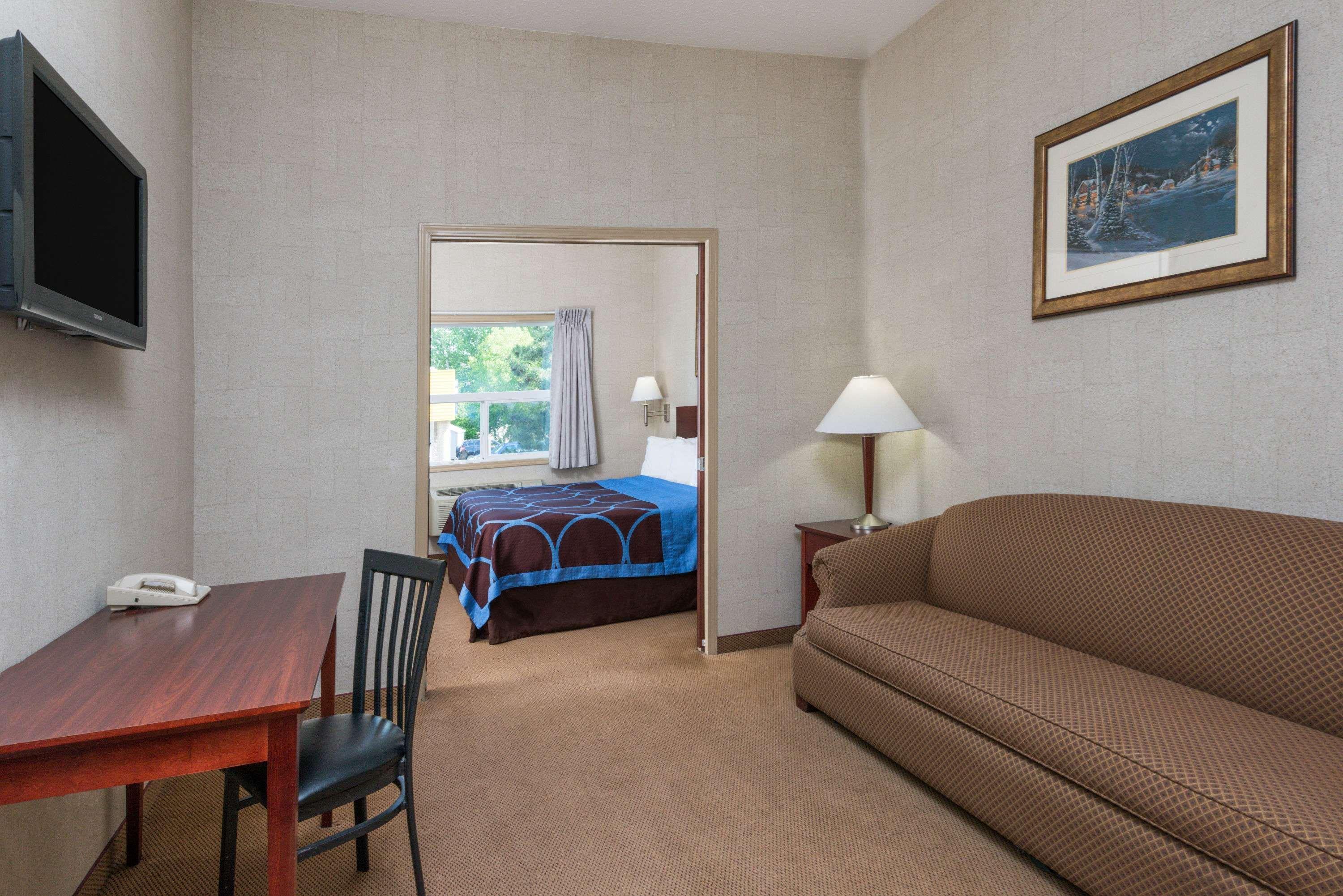 Super 8 By Wyndham Red Deer City Centre Buitenkant foto