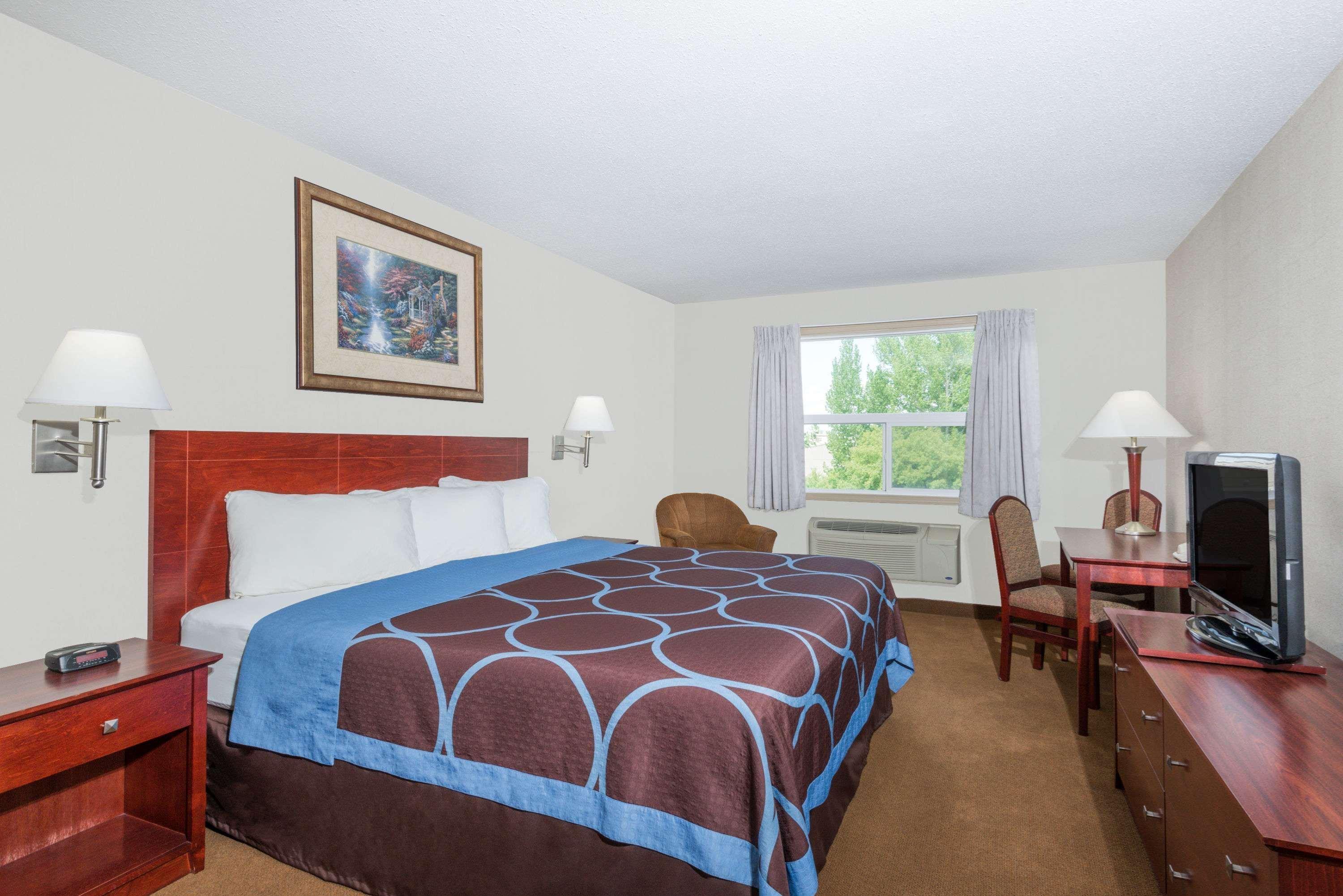 Super 8 By Wyndham Red Deer City Centre Buitenkant foto