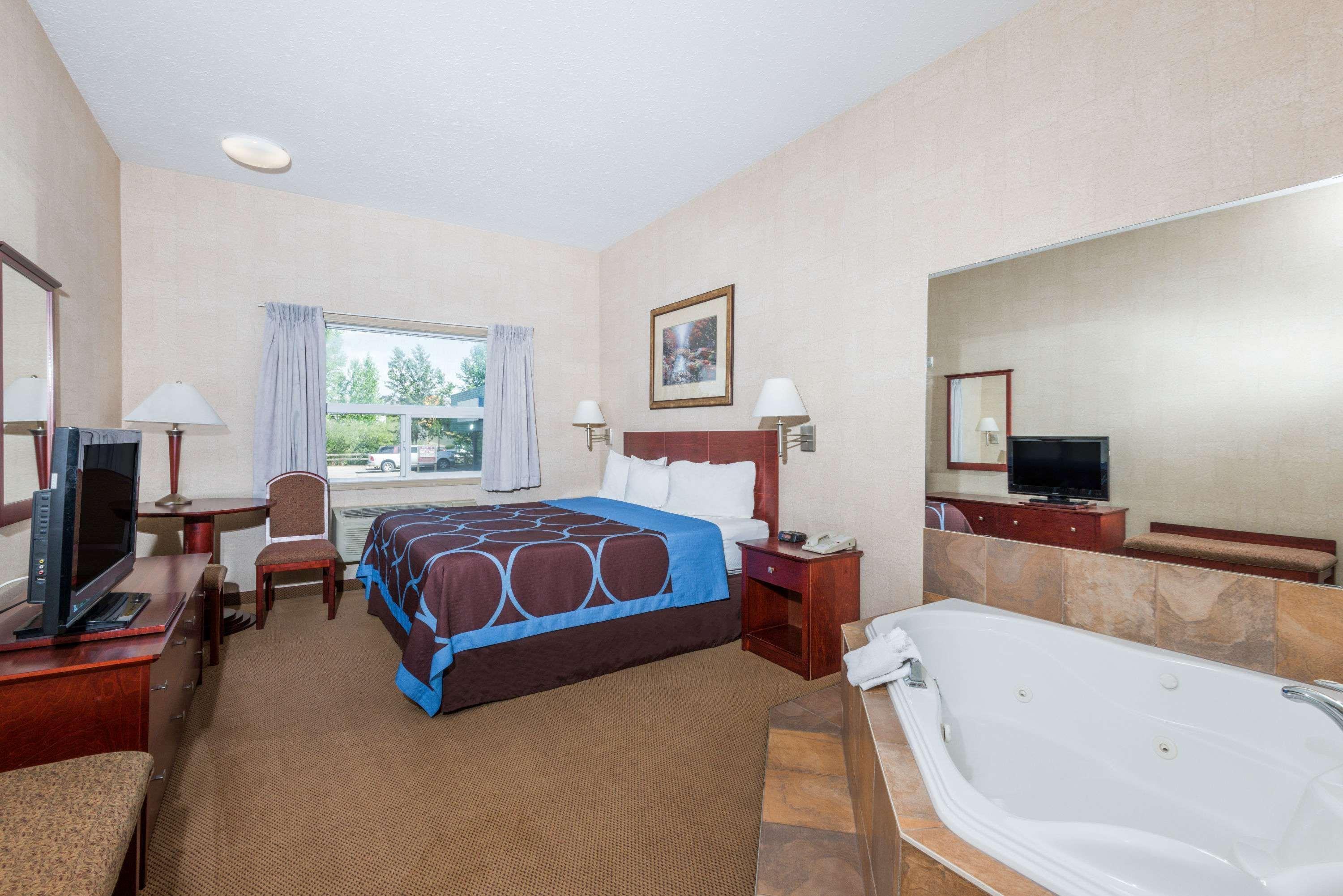 Super 8 By Wyndham Red Deer City Centre Buitenkant foto