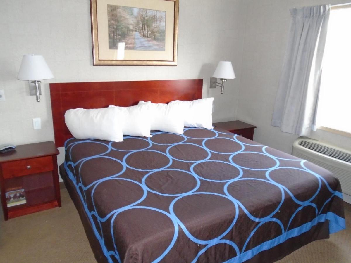 Super 8 By Wyndham Red Deer City Centre Buitenkant foto