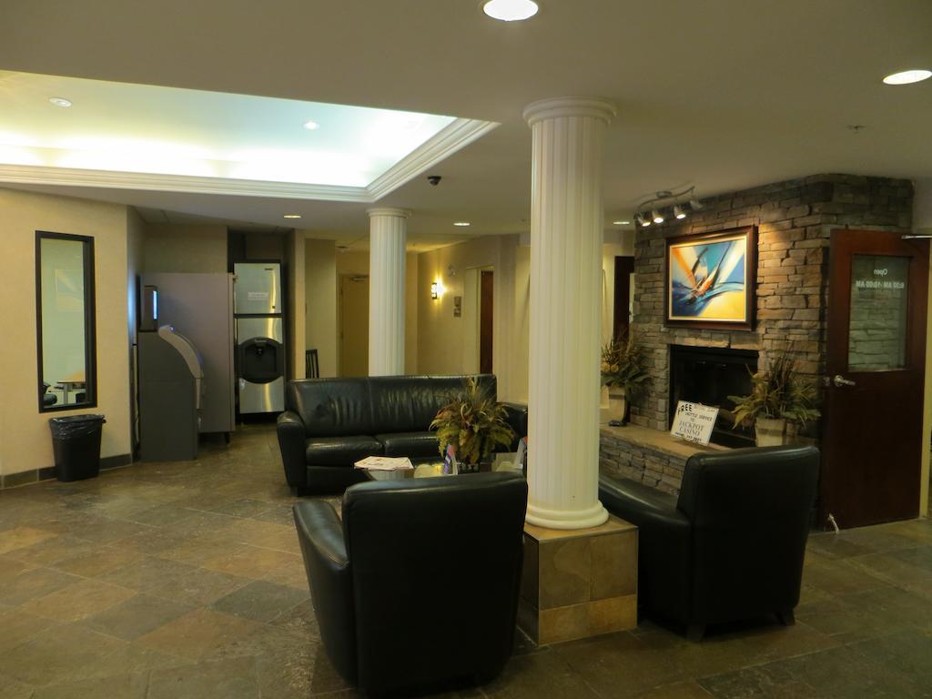 Super 8 By Wyndham Red Deer City Centre Buitenkant foto