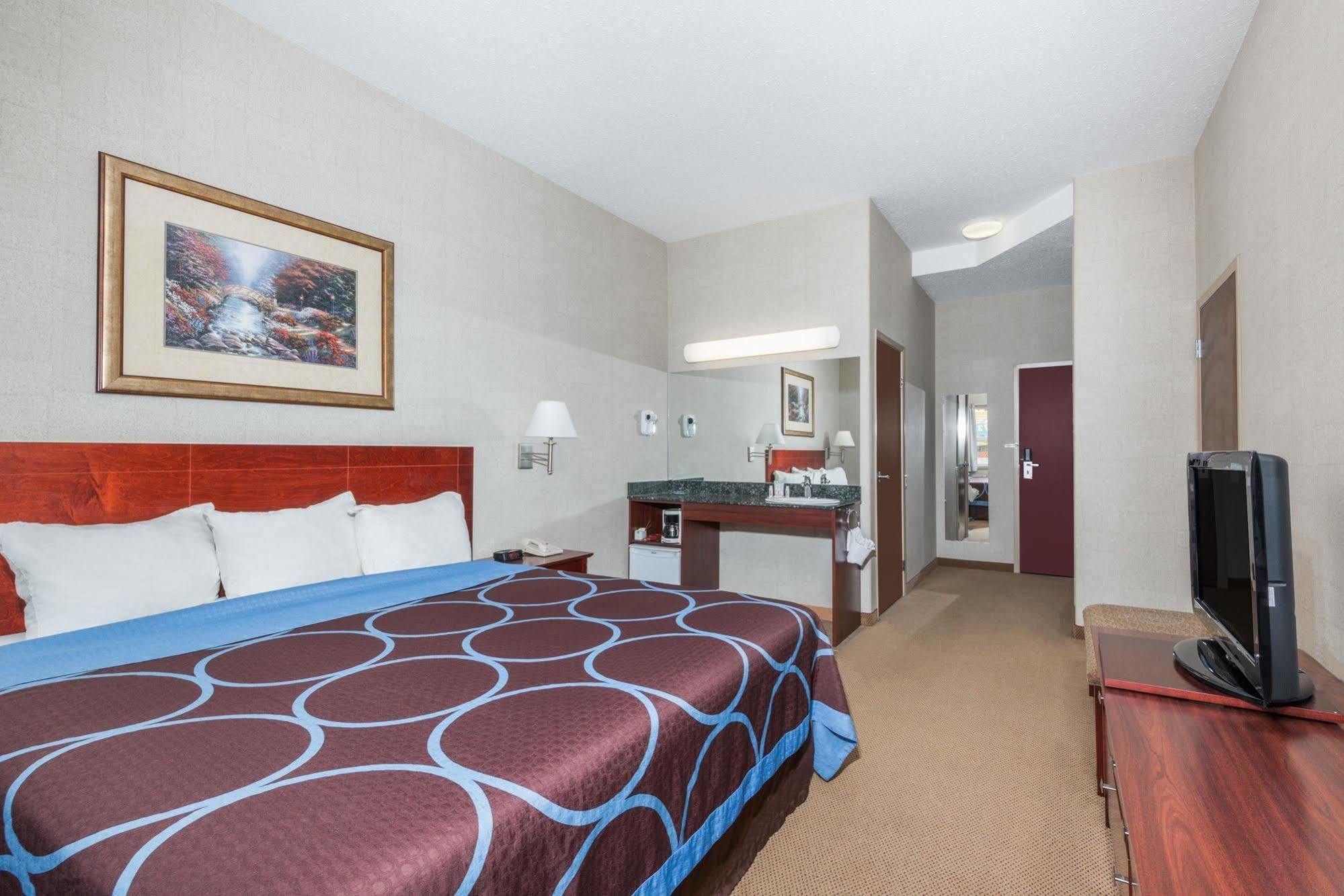 Super 8 By Wyndham Red Deer City Centre Buitenkant foto