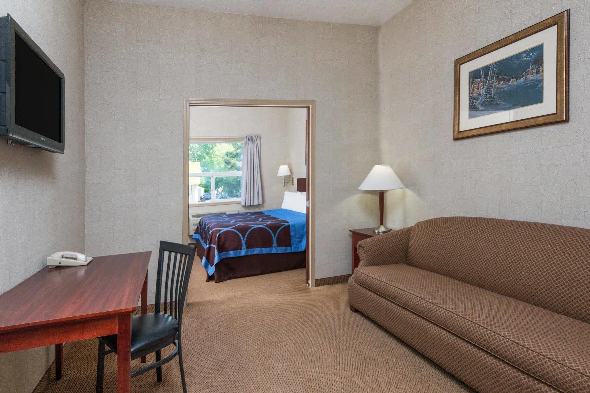Super 8 By Wyndham Red Deer City Centre Buitenkant foto