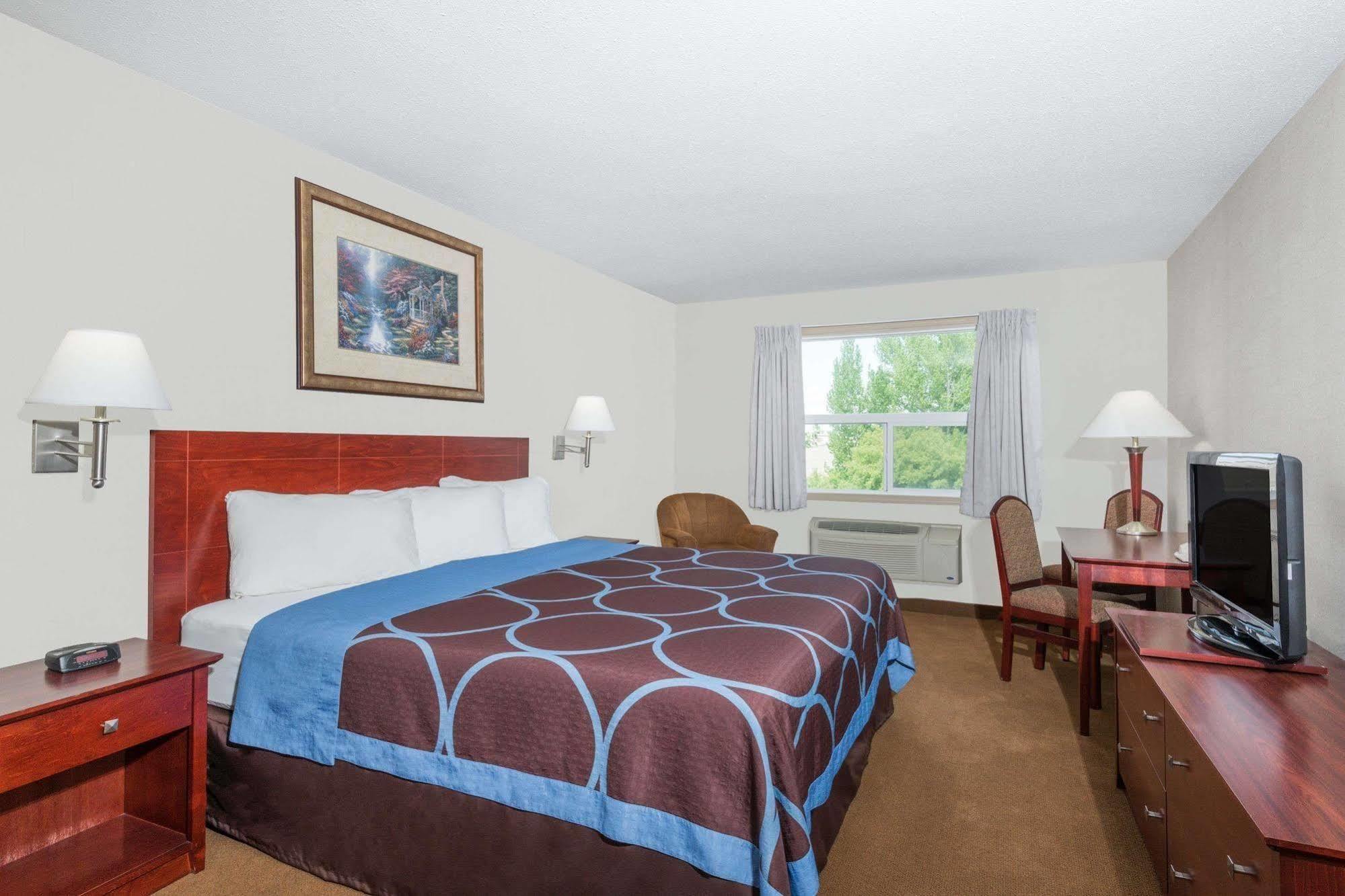 Super 8 By Wyndham Red Deer City Centre Buitenkant foto