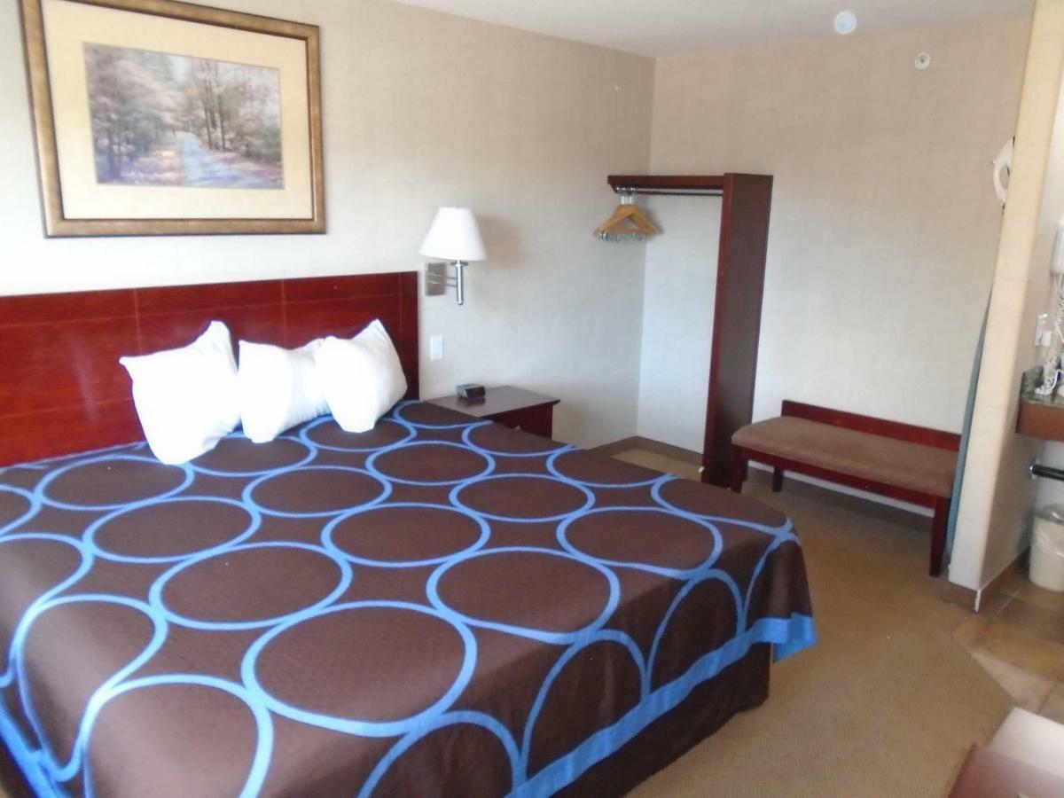 Super 8 By Wyndham Red Deer City Centre Buitenkant foto